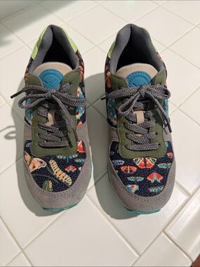 inkkas Women’s Butterfly Print Sneakers